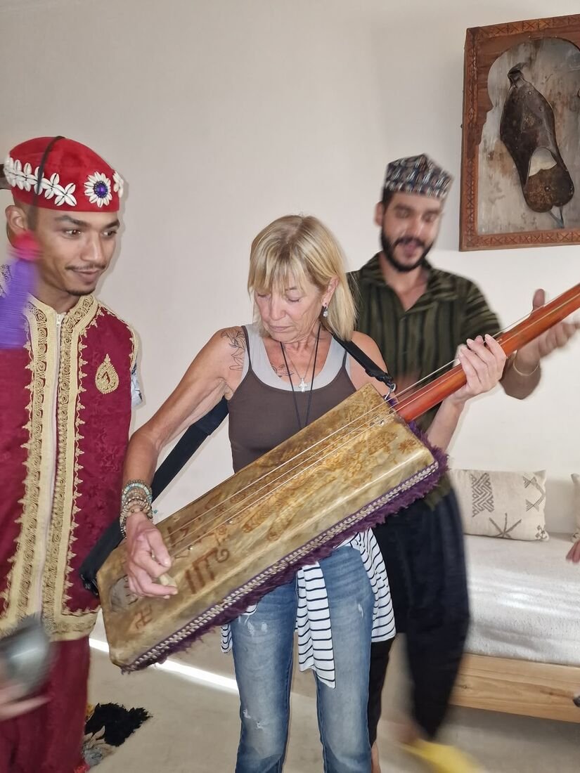 Show Gnawa avec guembri et qraqeb